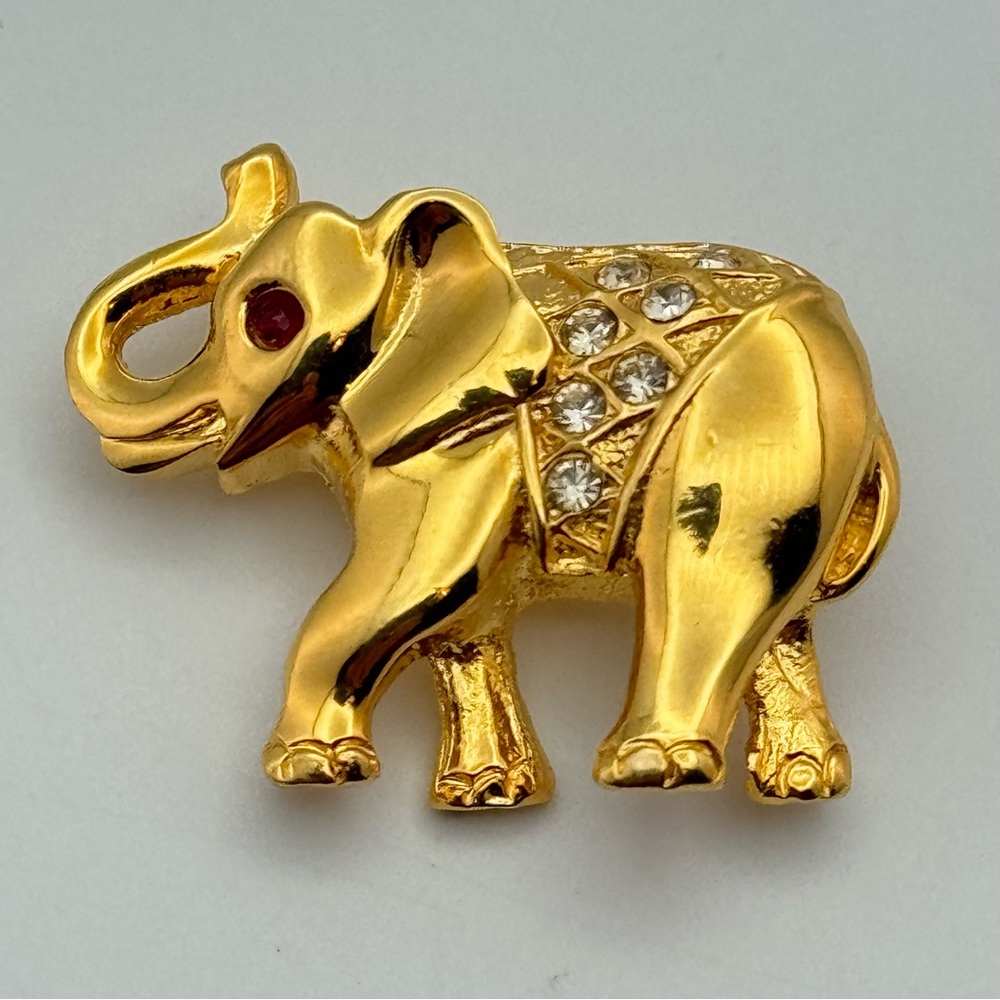 Giovanni Gold Tone Elephant Rhinestone Brooch - Picture 8 of 9